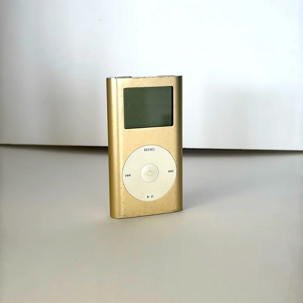 iPod - Picture 1 of 4